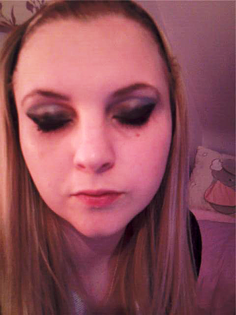  and there you have it a grungey dark eyed look fit for Avril Lavigne